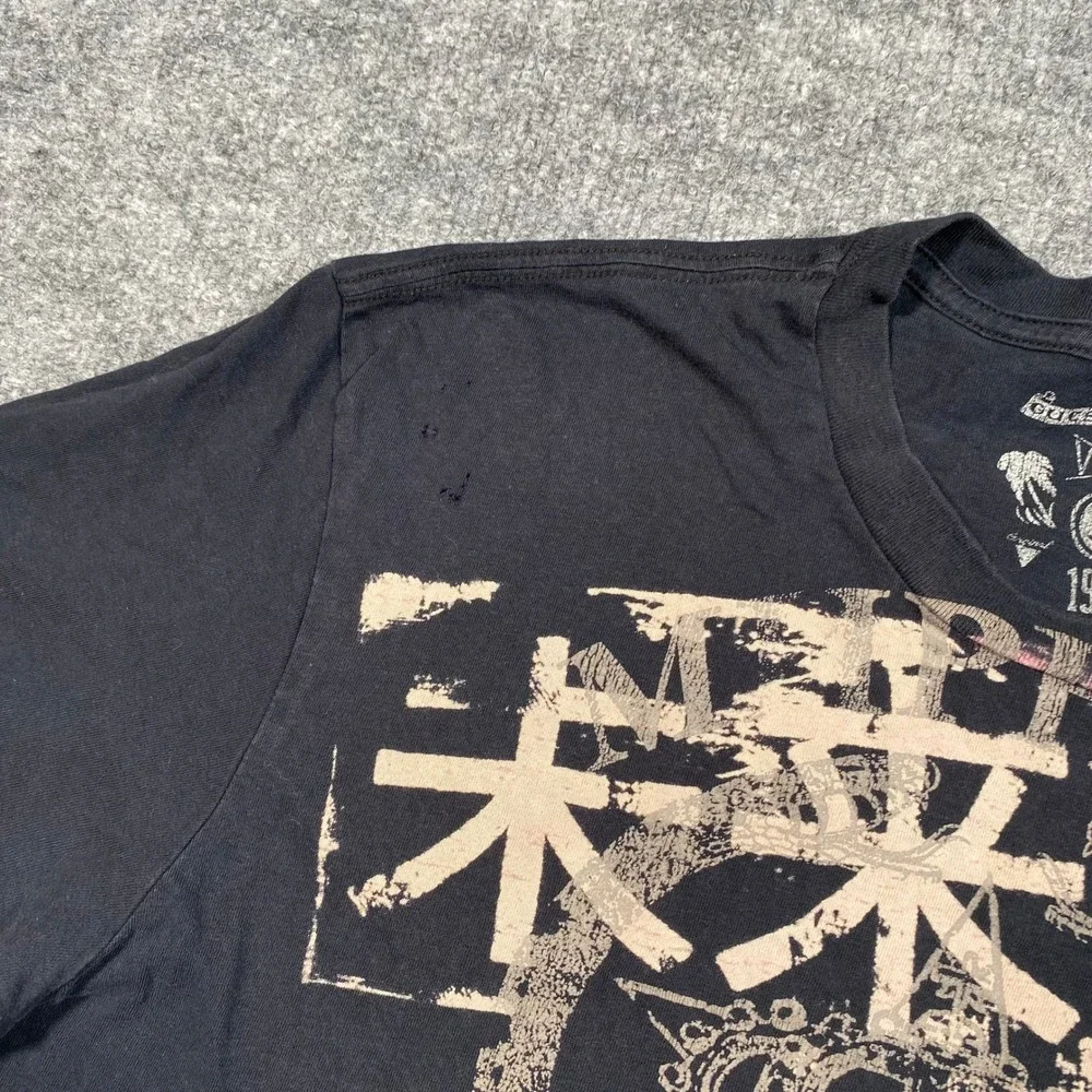 Guess Jeans Mens Vintage Graphic T-Shirt Black Kanji Crown Distressed Large - Picture 5 of 7